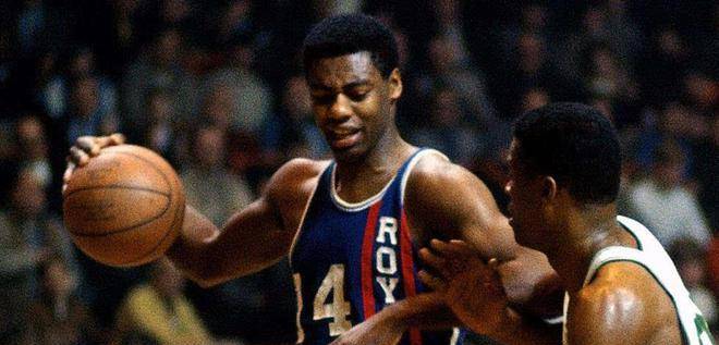 在篮板球的 在篮板球的