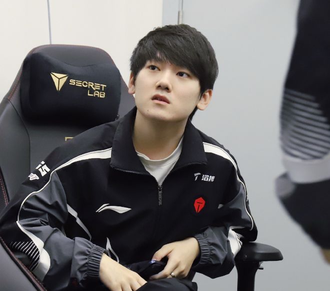 半场战报-波尔津吉斯17+6 杜兰特20分 绿军13记三分领先太阳19分